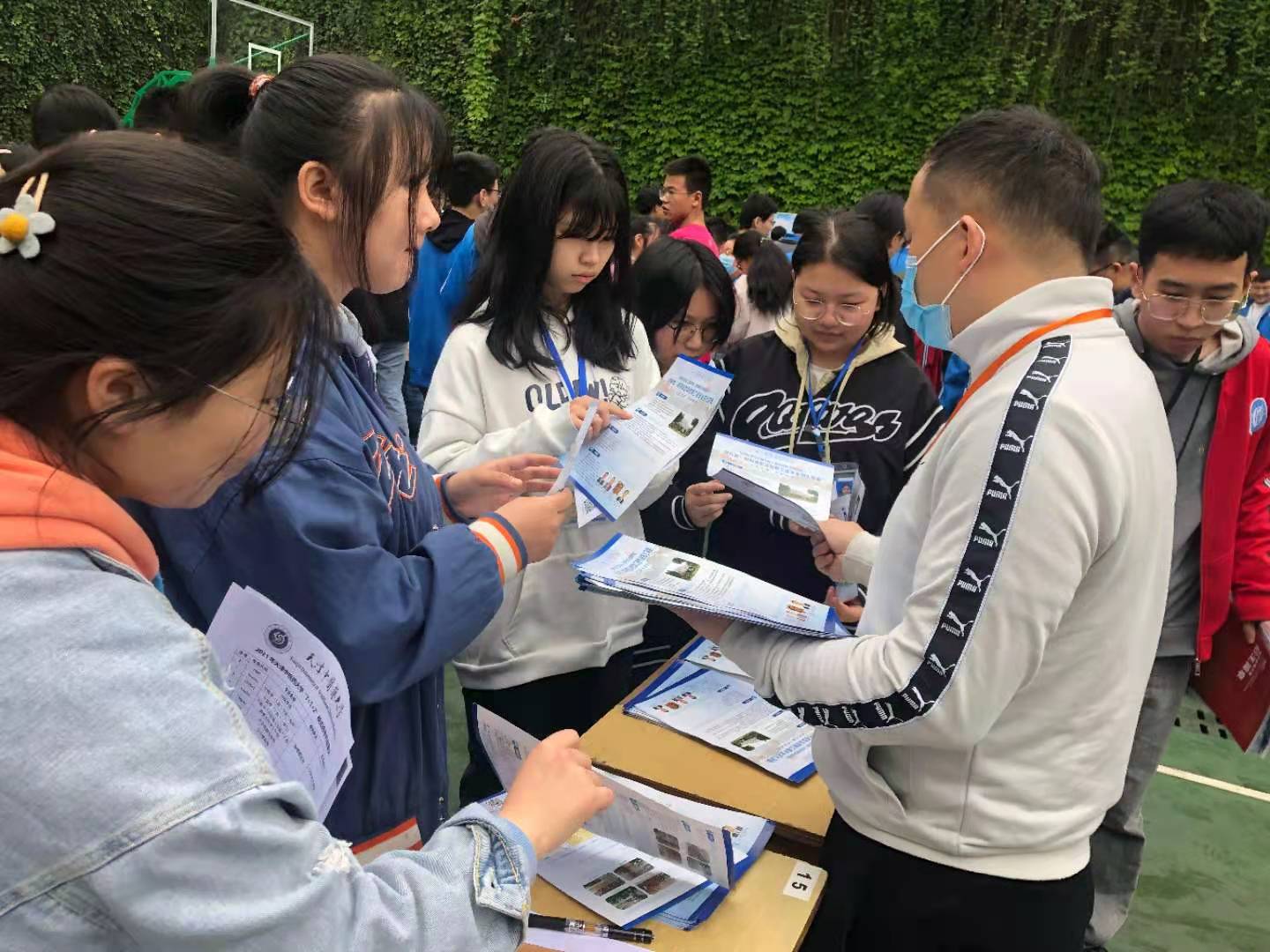 1620456082747064831.jpg 1620456082747064831.jpg